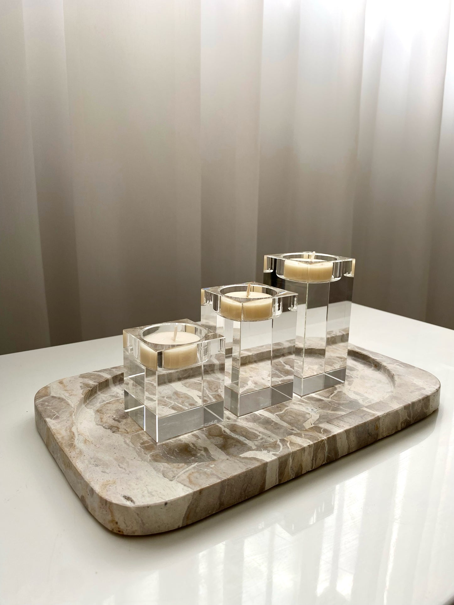 Decorative candle holder set on a marble tray with a neutral background.
Crystal tea light candle holders, set of 3, house decor ideas, gift ideas.
Elegant, minimalist and modern candle holders.
Timeless house decor. Coffee table styling, dinning setting styling.
Luna Deco