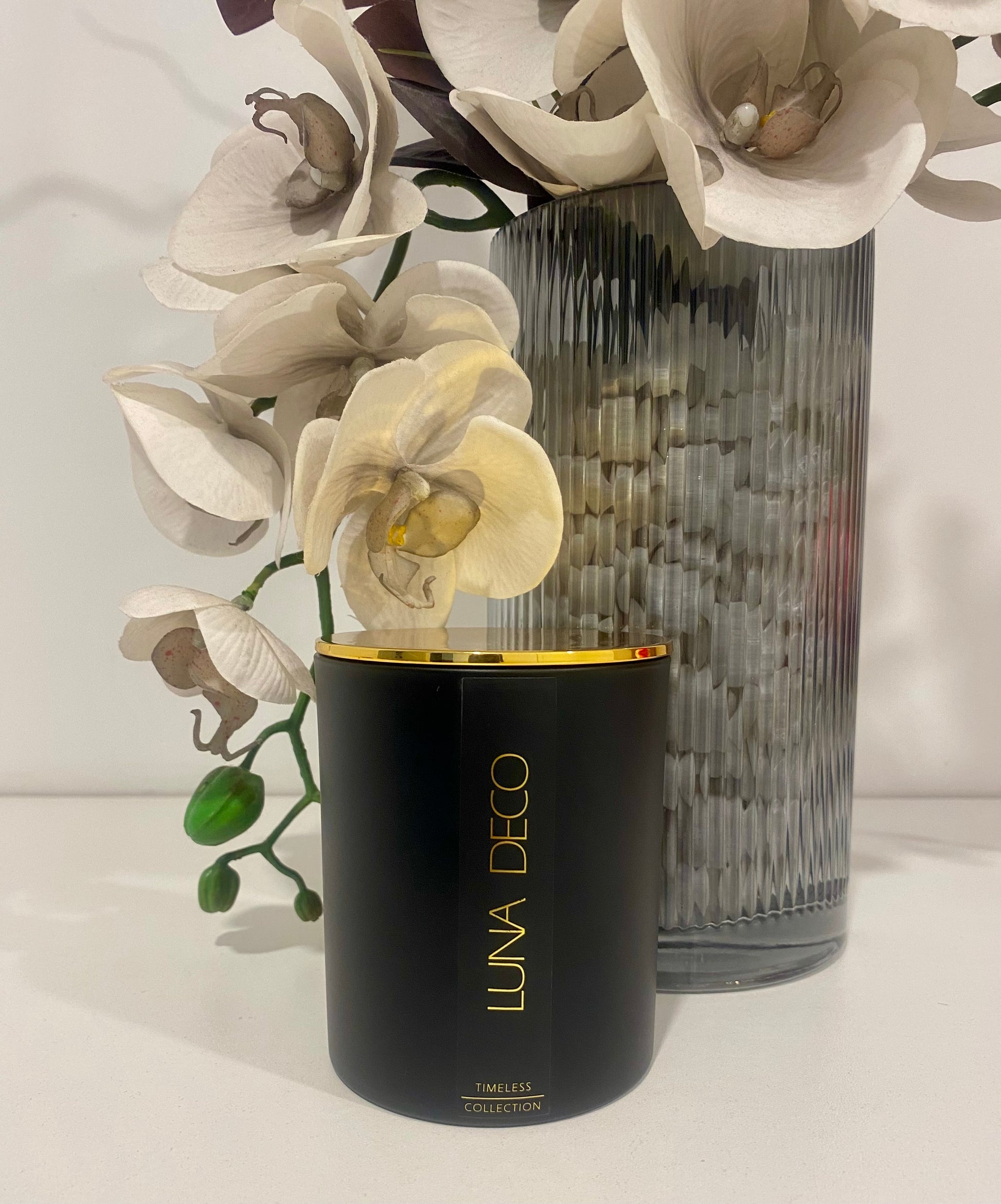 Black matte candle with LUNA DECO label, with big vase and white orchid in background.
Hand-poured soy candle, Australian made, cosy vibes, home decor ideas, 
minimalist style, home fragrance, calm and relax, clean and fresh burn, perfect gift, treat to yourself, stunning decoration piece, 